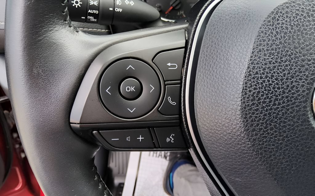 Used 2019 Toyota RAV4 XLE Premium w/ Cold Weather Package AWD/4WD image 19