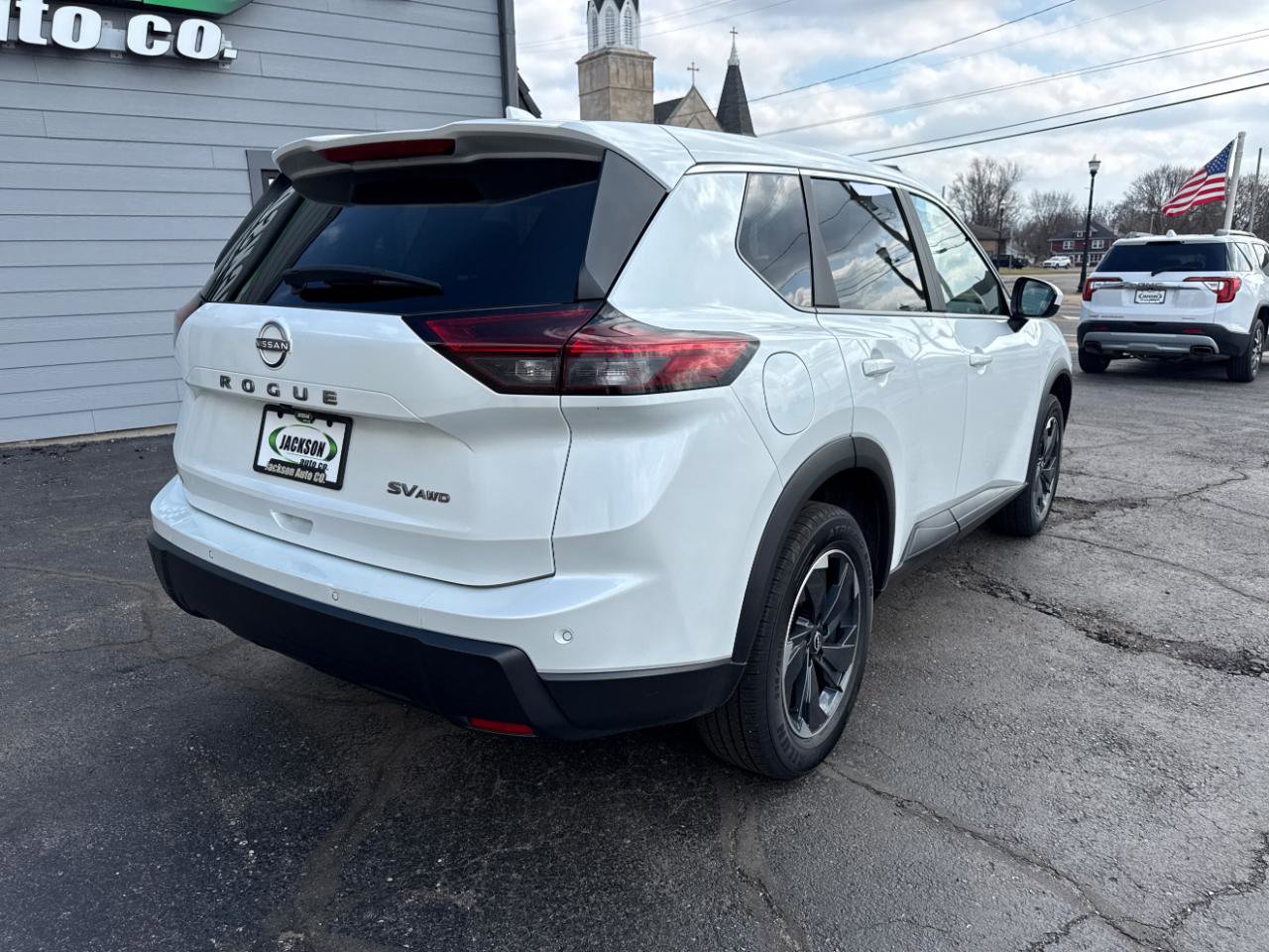 Used 2024 Nissan Rogue SV image 5
