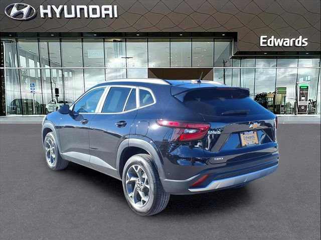 Used 2025 Chevrolet Trax LT w/ LT Convenience Package image 5