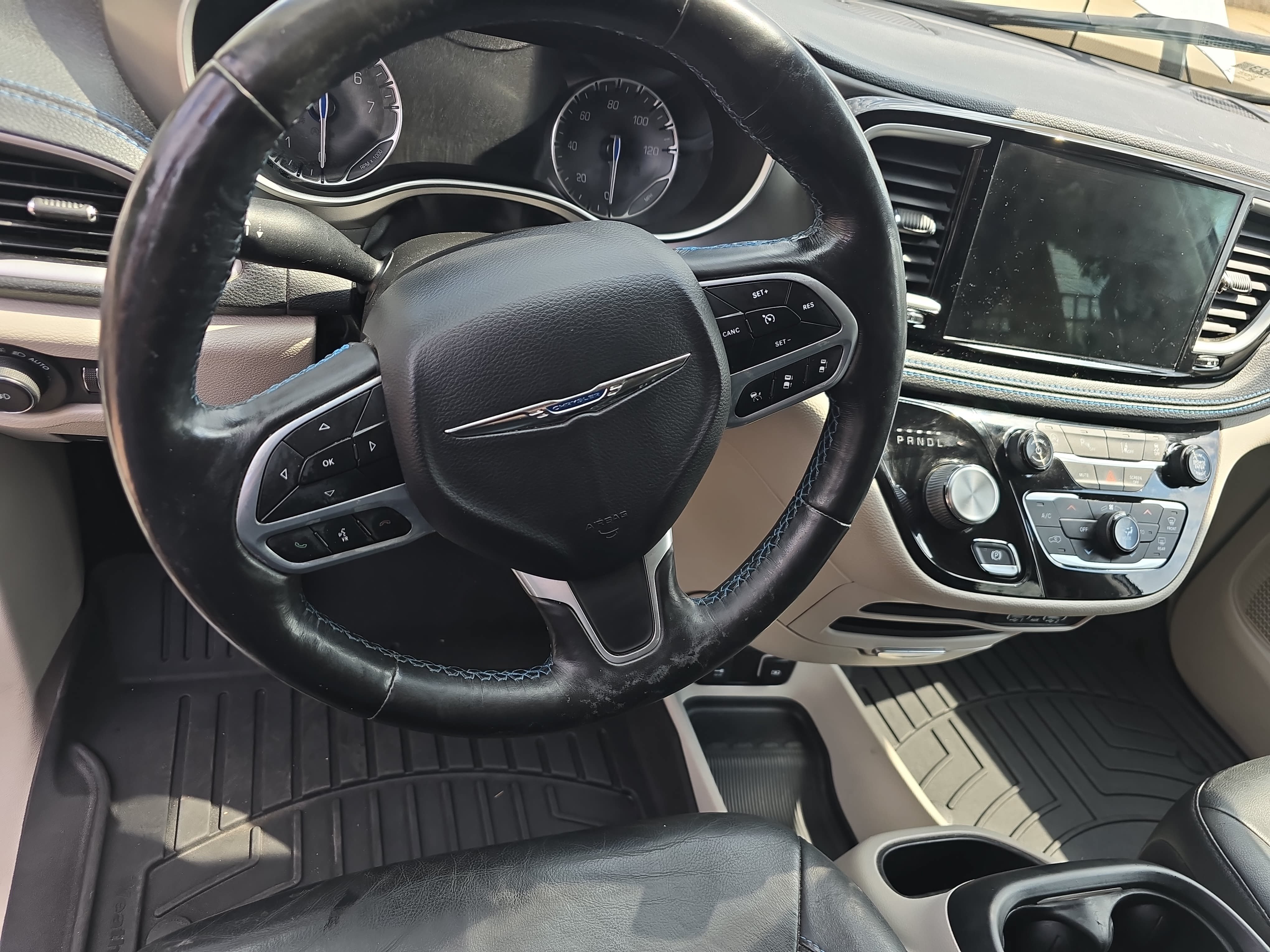 Used 2021 Chrysler Pacifica Touring-L FWD image 16