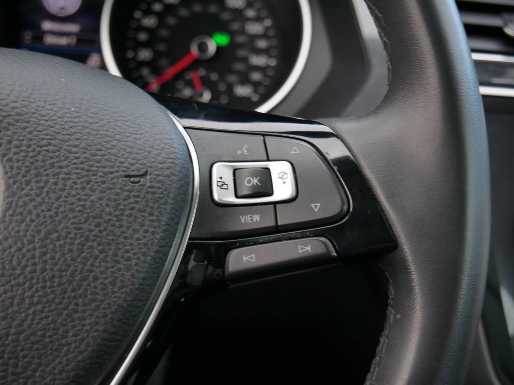 Used 2020 Volkswagen Tiguan SE w/ Panoramic Sunroof Package image 26