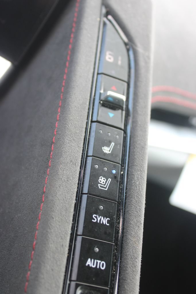 Used 2023 Chevrolet Corvette Stingray Premium Cpe w/ Z51 Performance Package RWD image 31