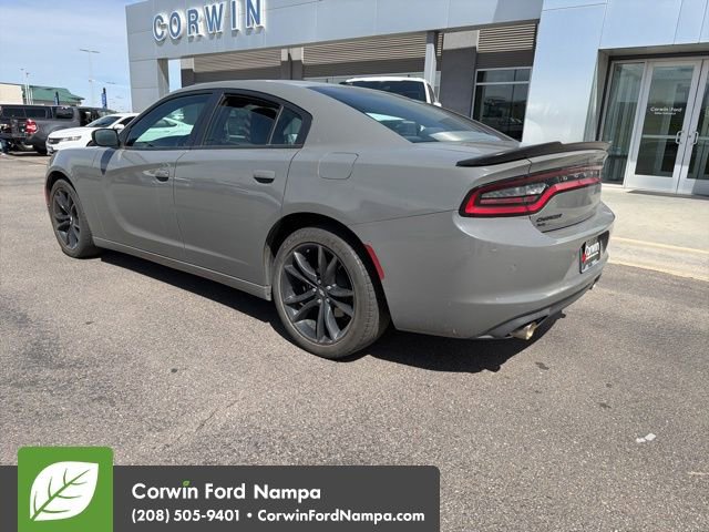 Used 2018 Dodge Charger SXT w/ Blacktop Package RWD image 7
