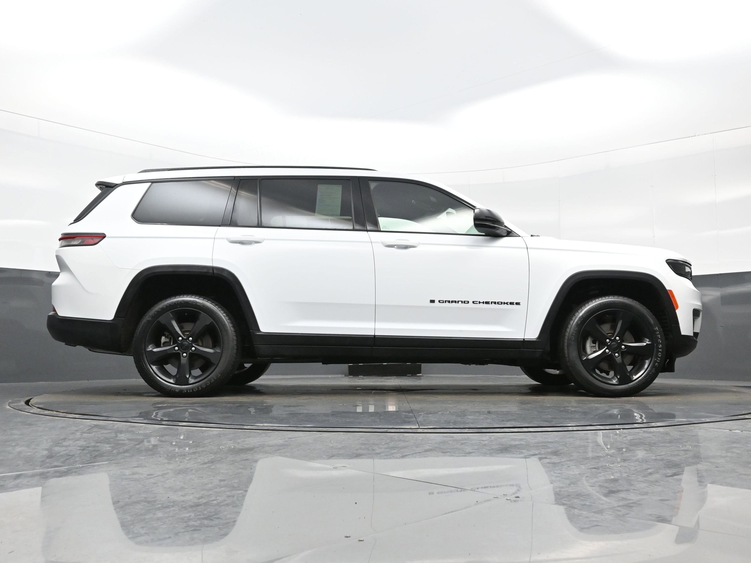 Used 2023 Jeep Grand Cherokee L Laredo image 31
