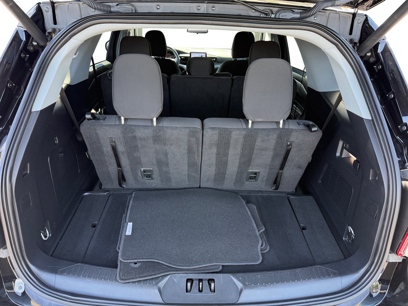 Certified 2023 Ford Explorer XLT RWD image 17
