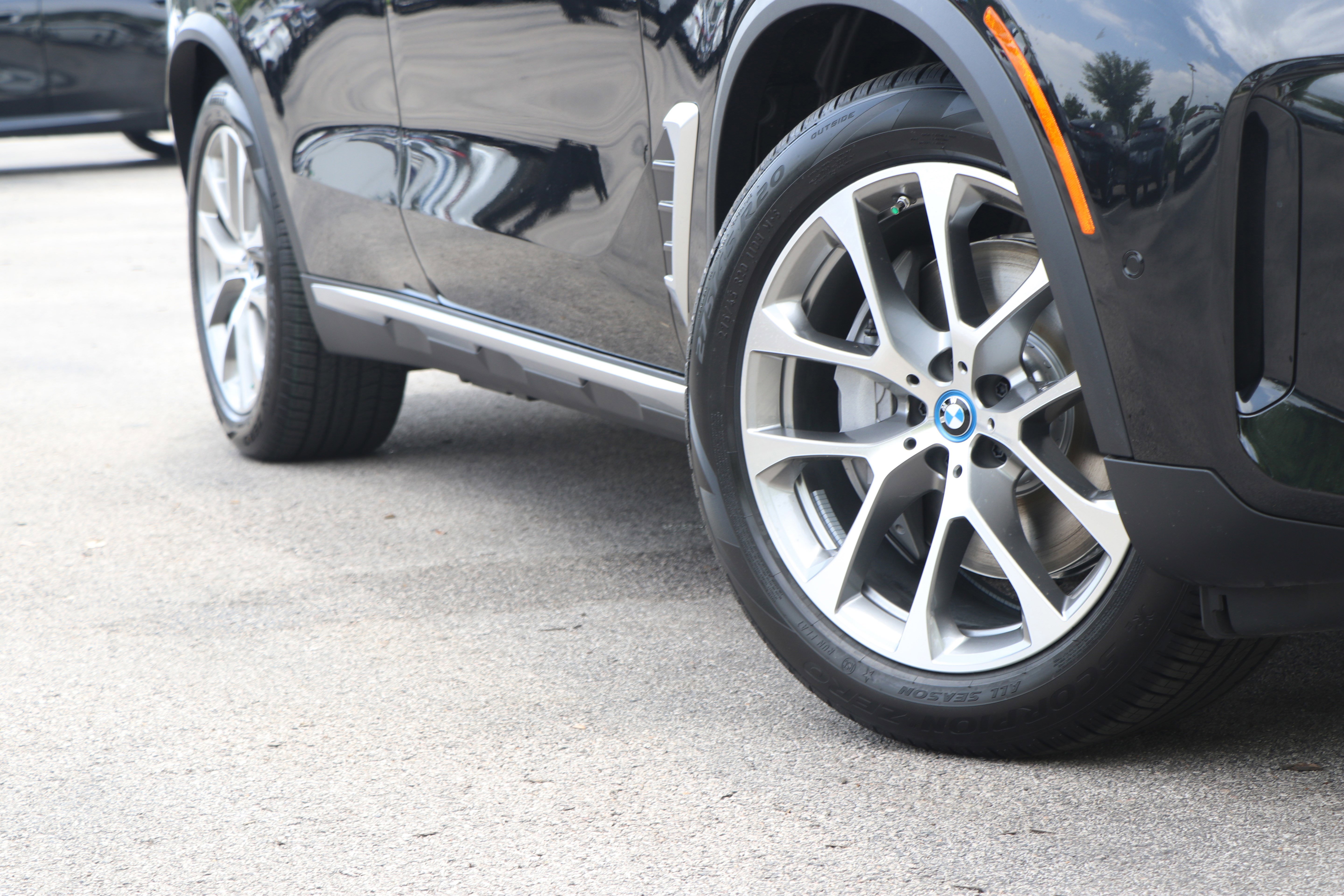 Certified 2025 BMW X5 xDrive50e w/ Parking Assistance Package image 3