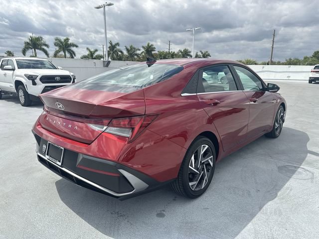 Used 2025 Hyundai Elantra SEL FWD image 33