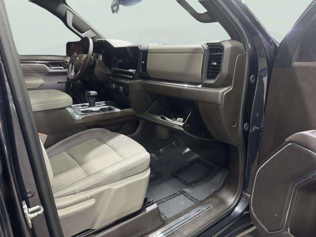 Used 2024 Chevrolet Silverado 1500 LT AWD/4WD image 45