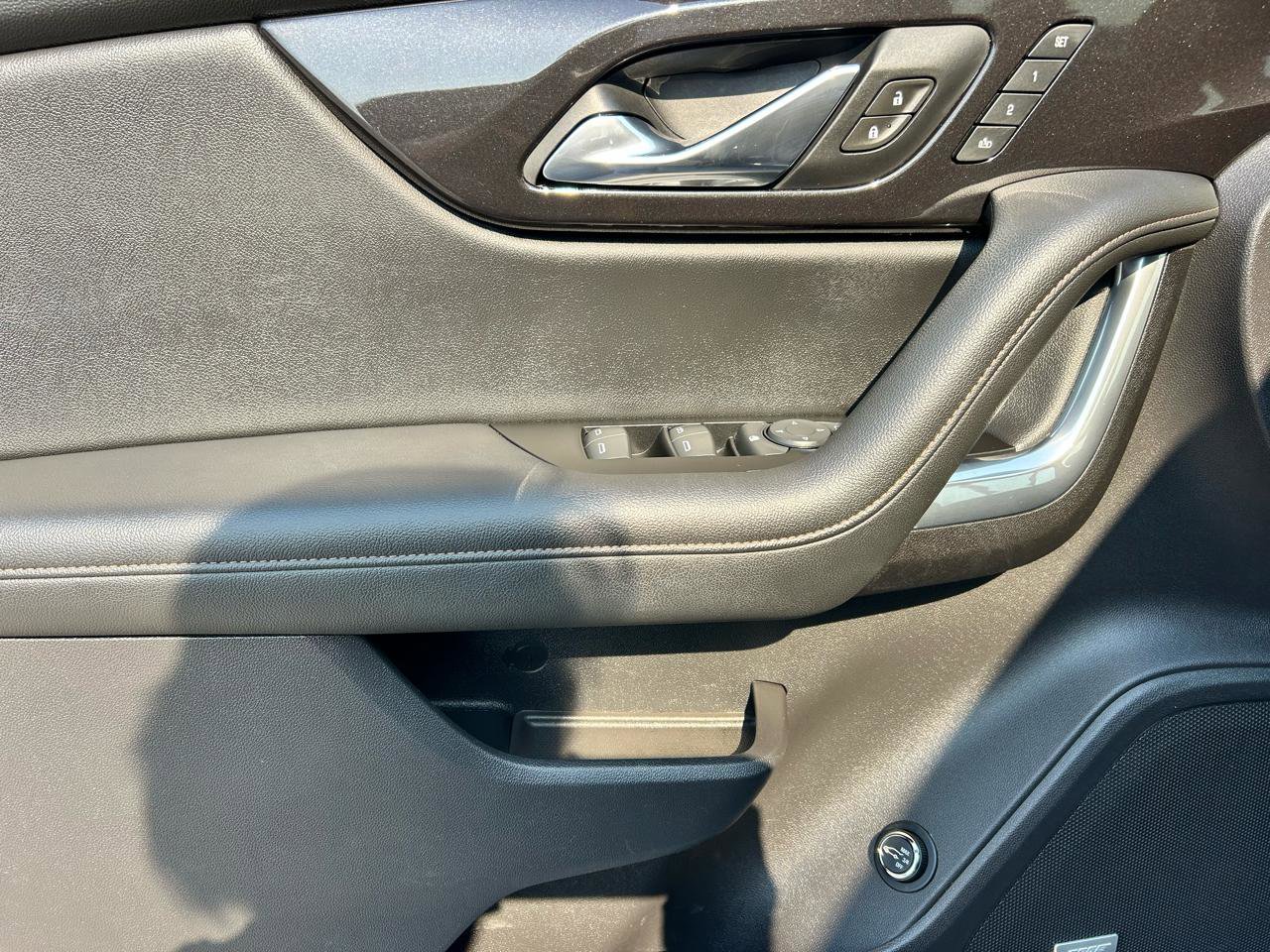 Used 2019 Chevrolet Blazer Premier w/ Sun and Wheels Package image 8