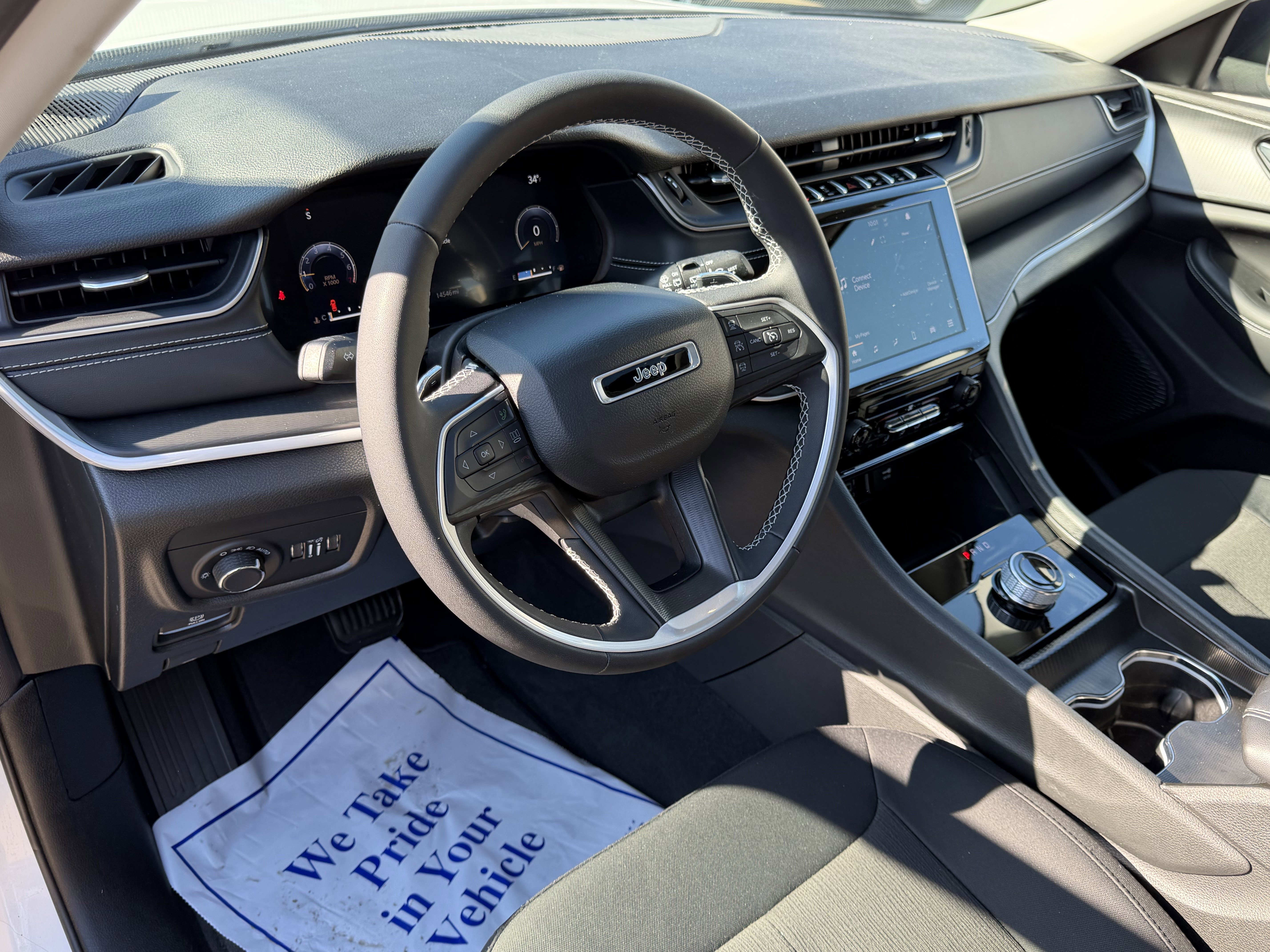 Used 2024 Jeep Grand Cherokee Laredo X w/ Trailer Tow Package image 13