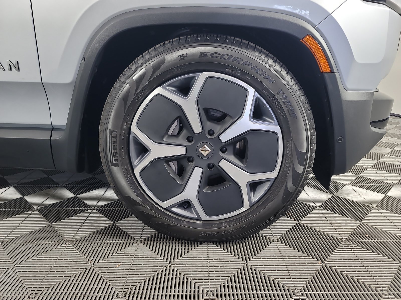 Used 2024 Rivian R1T Adventure Dual AWD/4WD image 11