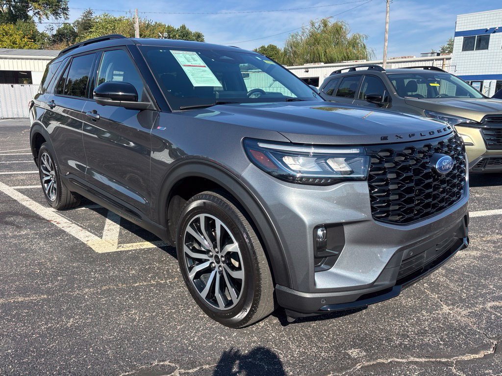 Used 2025 Ford Explorer ST-Line AWD/4WD image 1