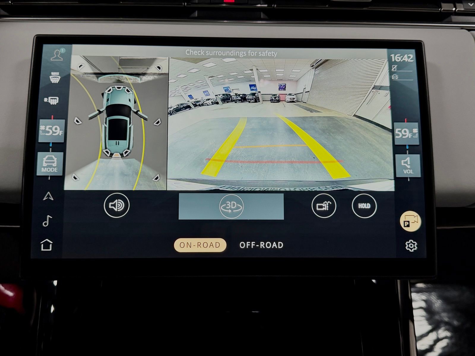 Used 2024 Land Rover Range Rover Sport SE image 32