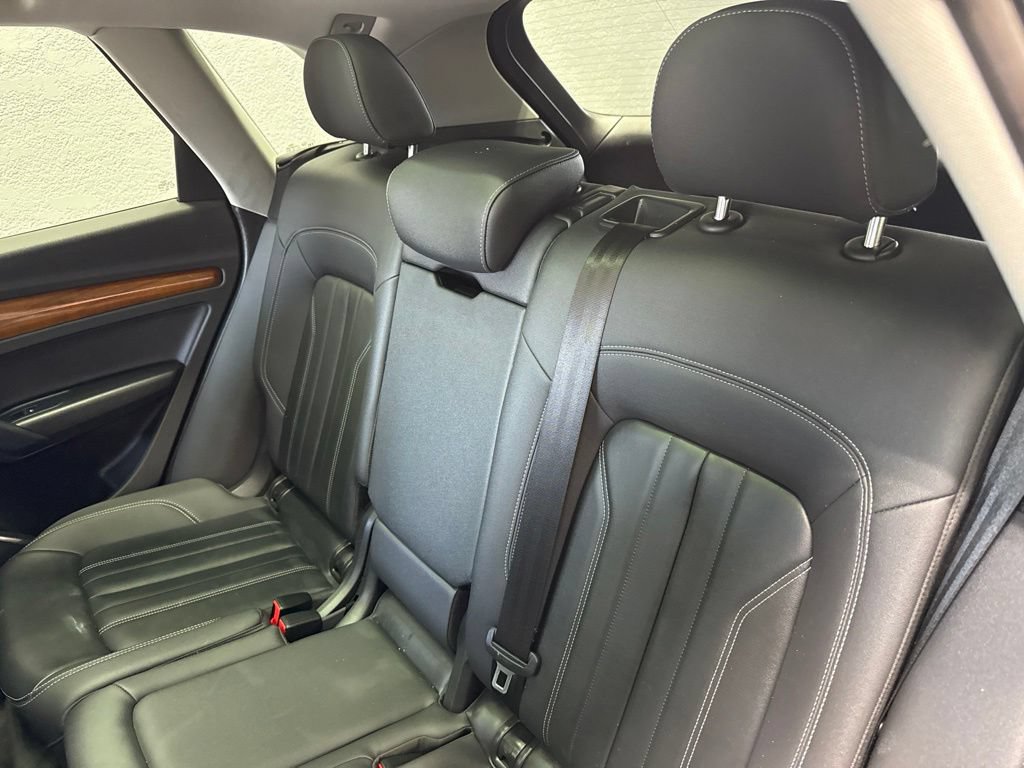 Used 2023 Audi Q5 2.0T Premium w/ Convenience Package AWD/4WD image 17