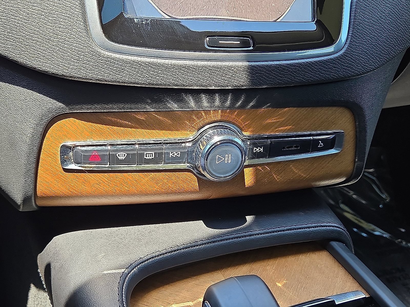 Certified 2023 Volvo XC90 B6 Plus w/ Protection Package Premier AWD/4WD image 30