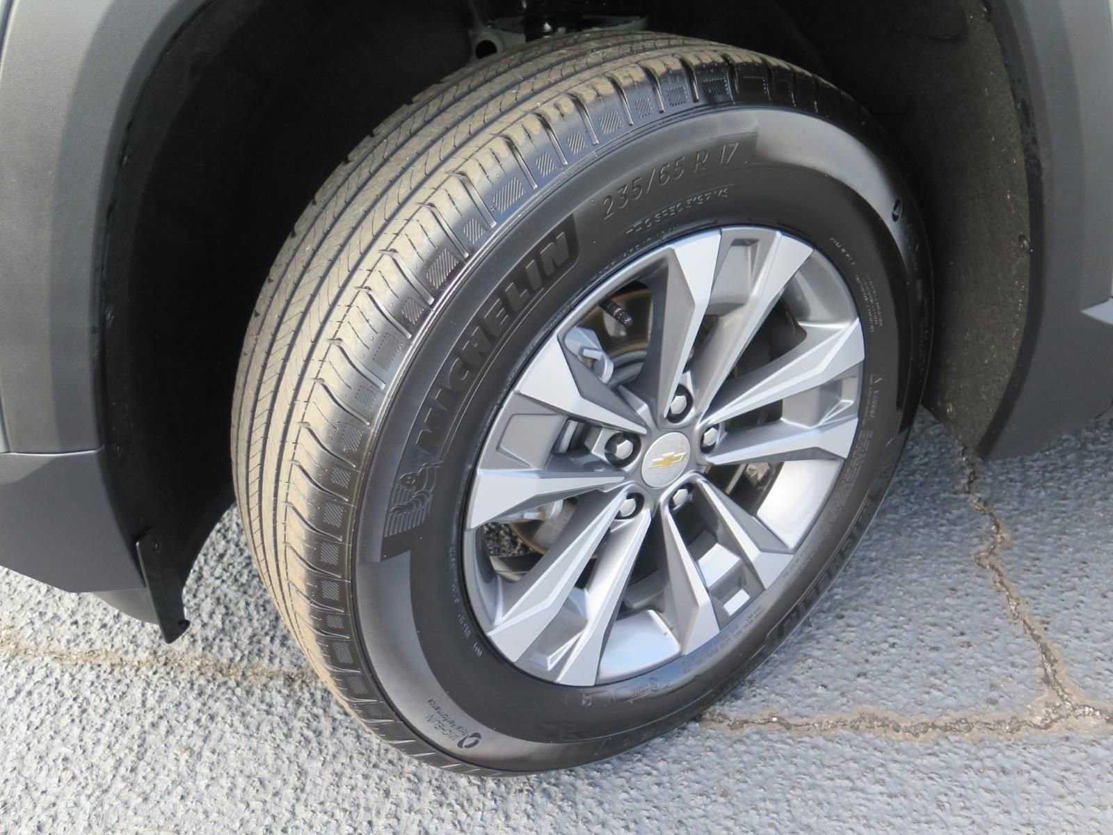 Used 2025 Chevrolet Equinox LT w/ Convenience Package II image 18