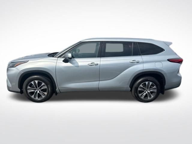 Used 2021 Toyota Highlander XLE image 3