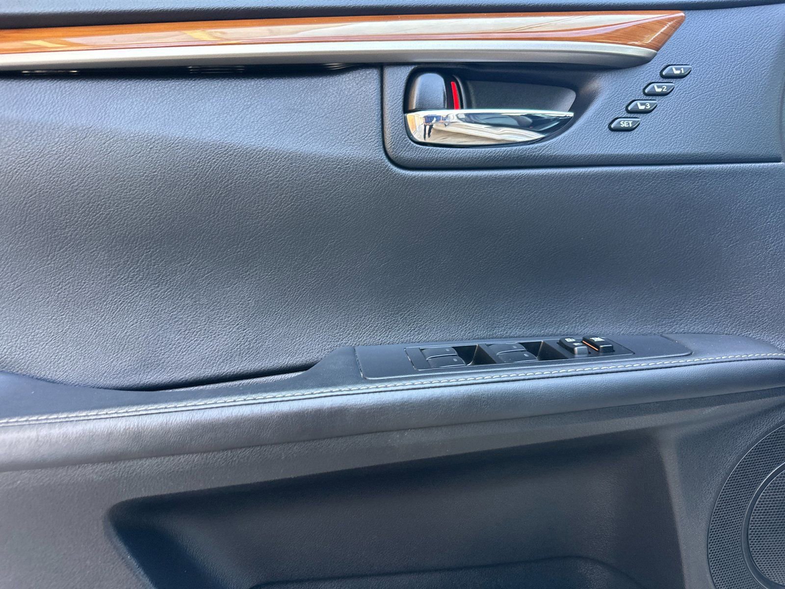Used 2013 Lexus ES 300h w/ Premium Pkg FWD image 11