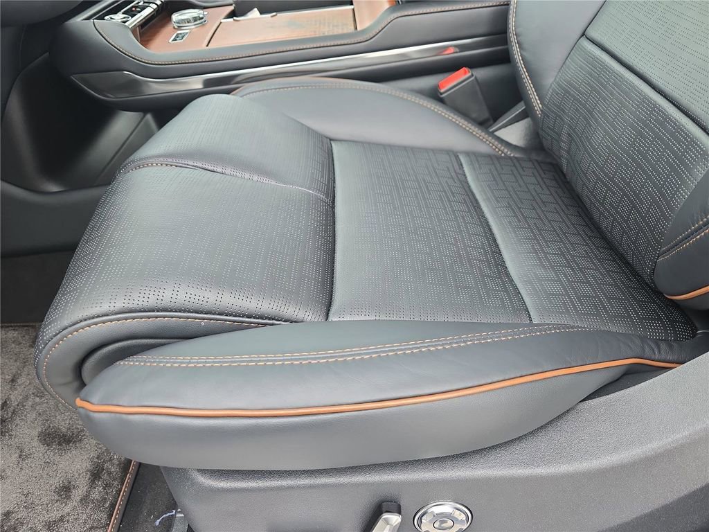 New 2025 Lincoln Navigator L Black Label image 15
