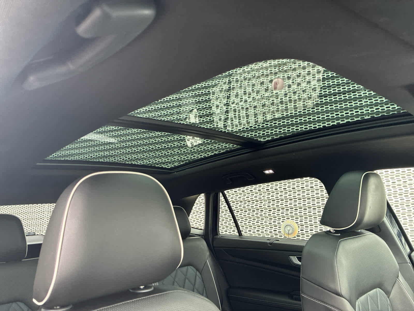 Used 2024 Volkswagen Atlas Cross Sport SEL Premium R-Line image 19