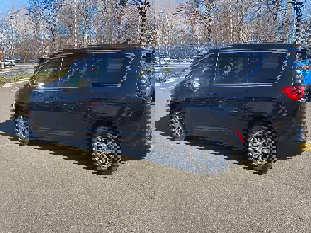 Used 2023 Chrysler Voyager LX image 26