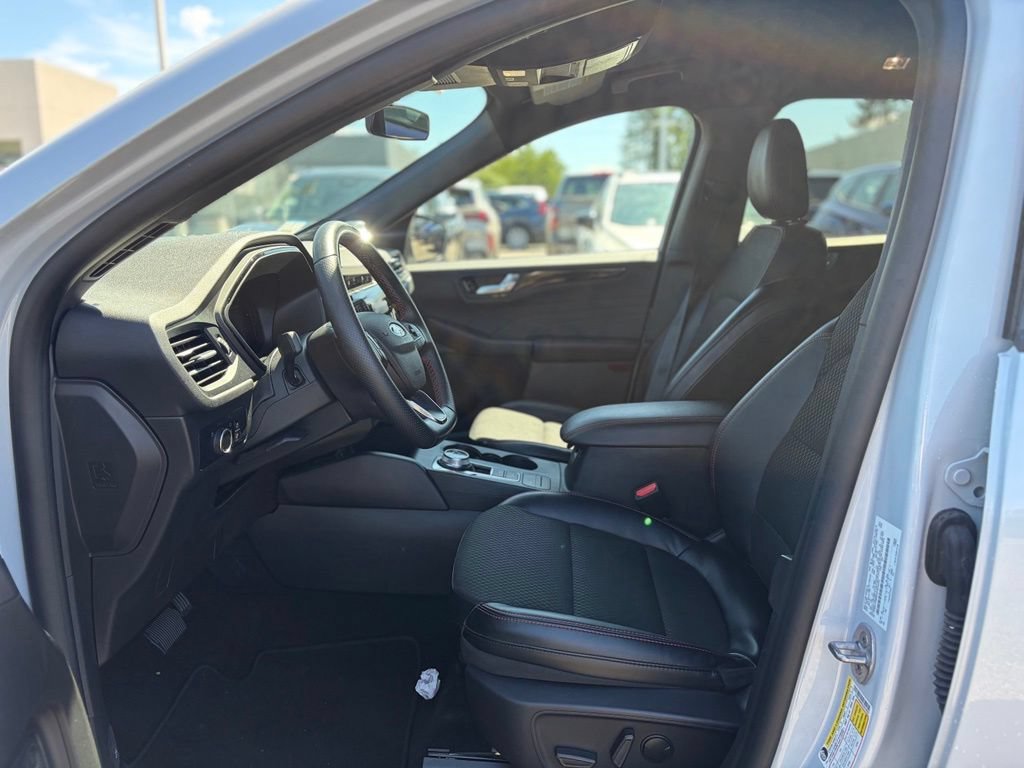 Used 2025 Ford Escape ST-Line AWD/4WD image 18