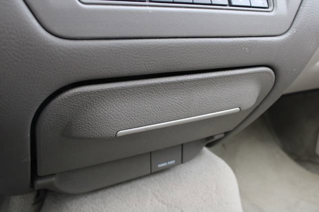 Used 2003 Lincoln Town Car Signature image 13