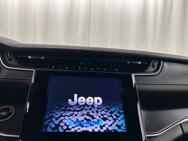 Used 2024 Jeep Grand Cherokee Altitude AWD/4WD image 13