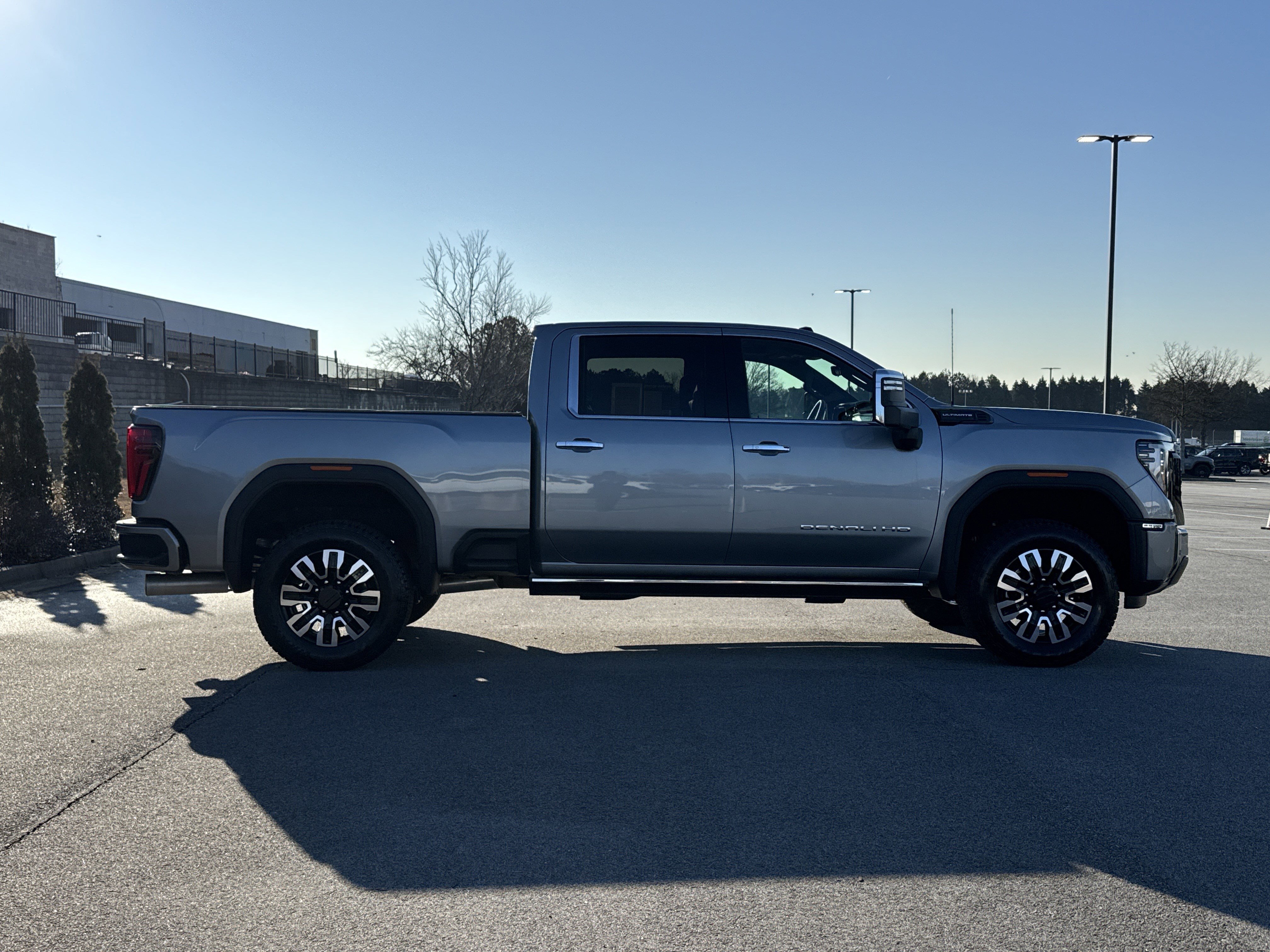 Used 2025 GMC Sierra 2500 Denali Ultimate image 11