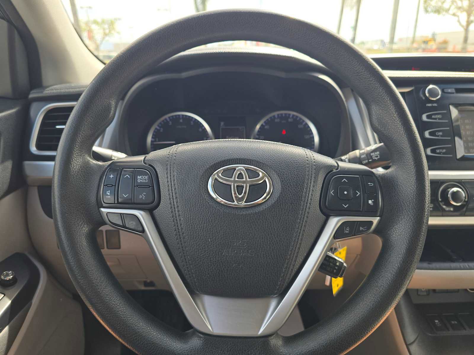 Used 2017 Toyota Highlander LE FWD image 23