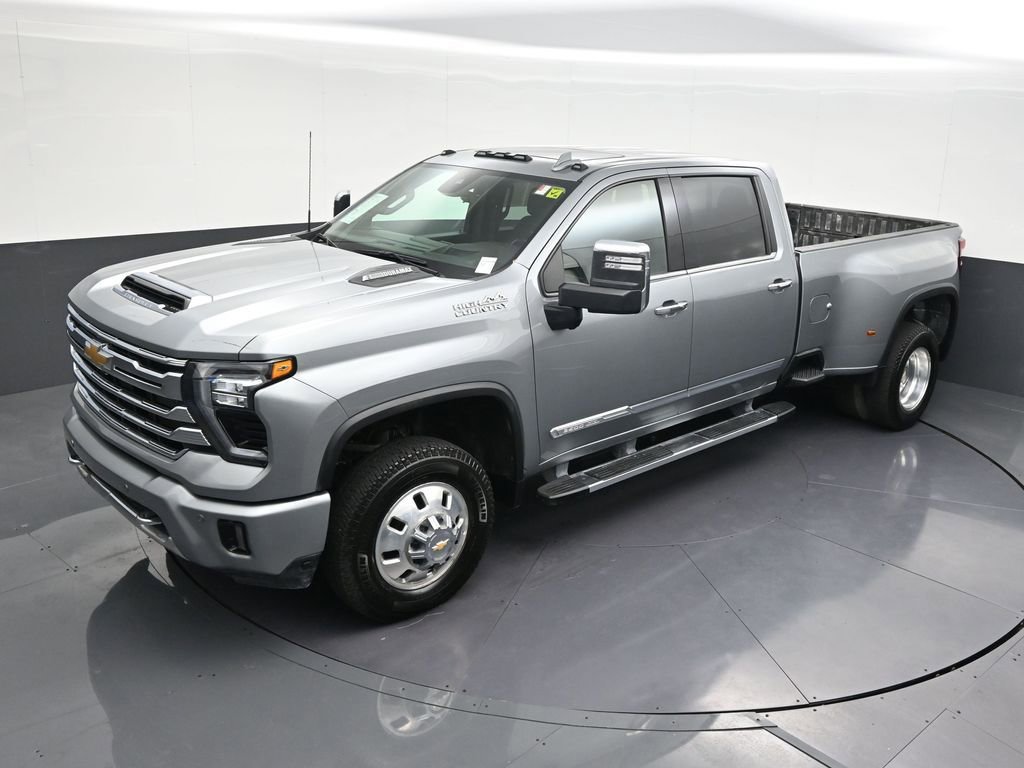 Used 2025 Chevrolet Silverado 3500 High Country w/ High Country Premium Package image 16