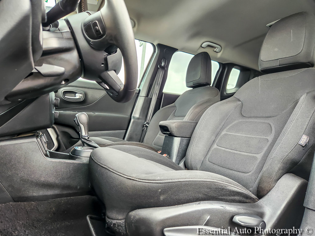Used 2019 Jeep Renegade Latitude FWD image 6