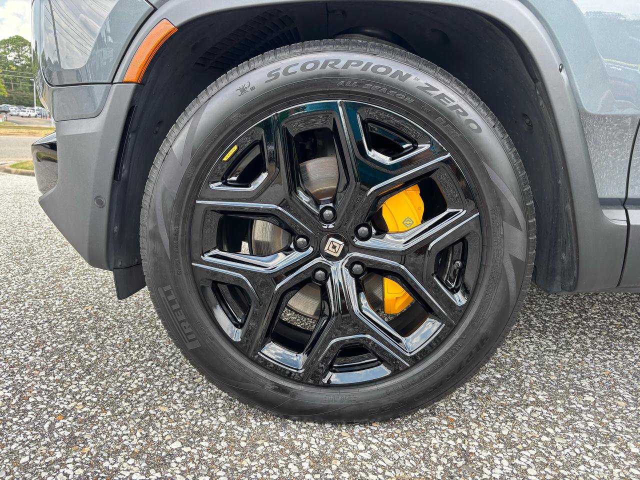 Used 2024 Rivian R1S Adventure AWD/4WD image 28