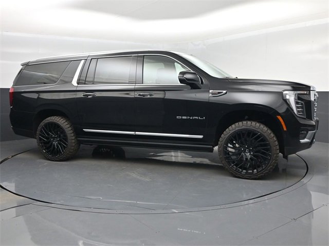 Used 2025 GMC Yukon XL Denali w/ Sun & Power Step Package image 1