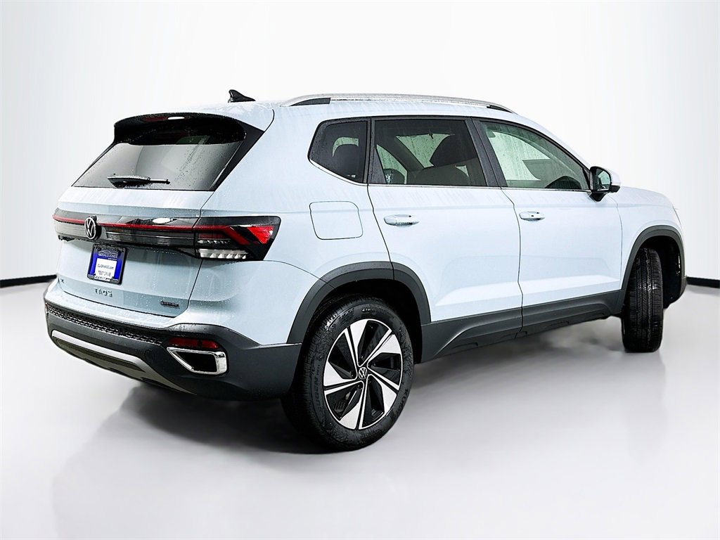 New 2025 Volkswagen Taos SE image 7