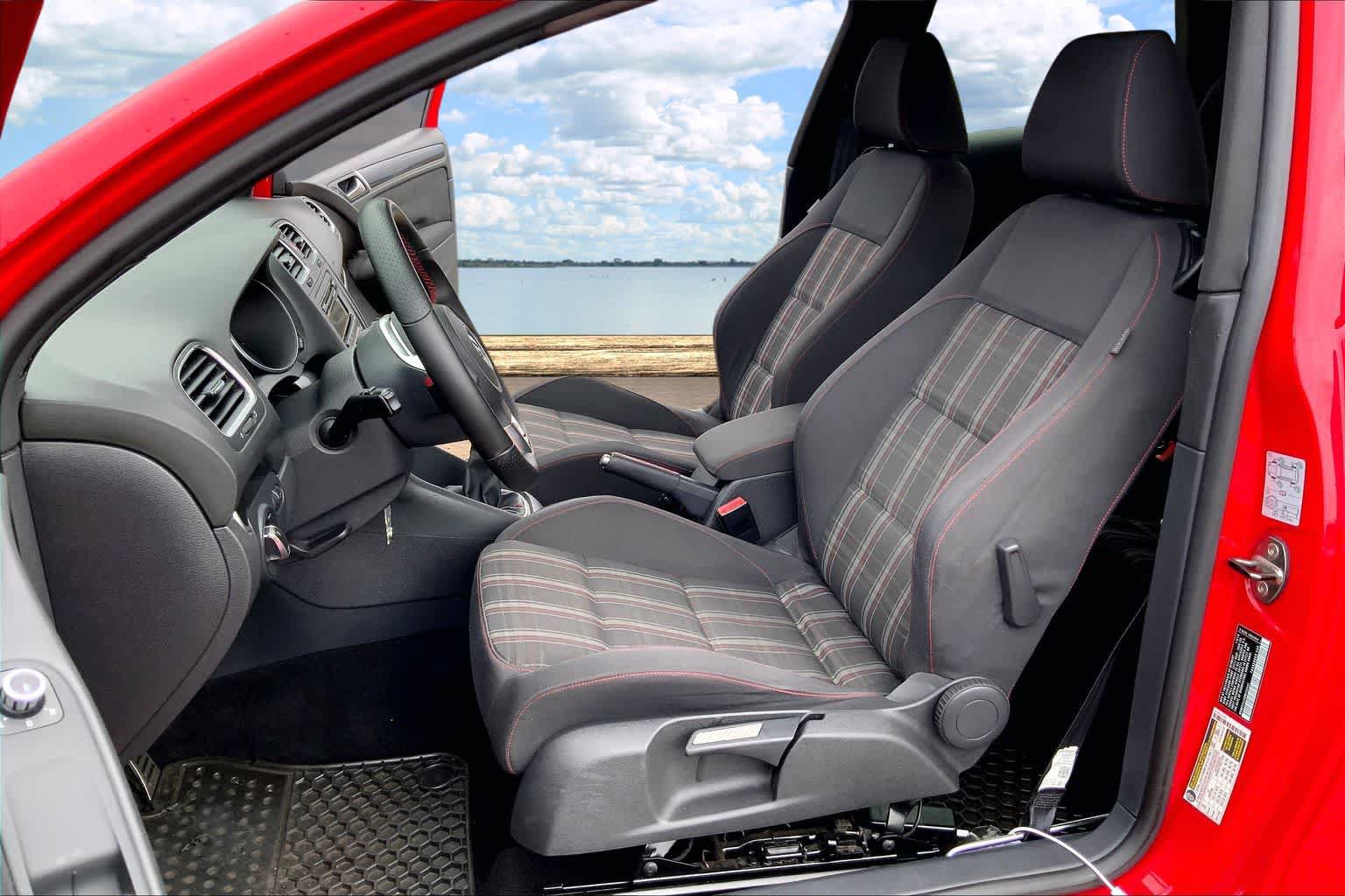 Used 2011 Volkswagen GTI 2-Door FWD image 11
