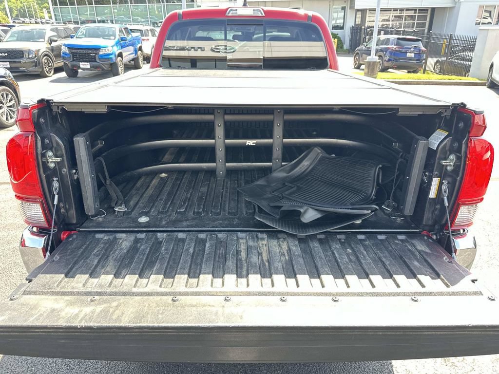 Used 2020 Toyota Tacoma SR5 AWD/4WD image 28