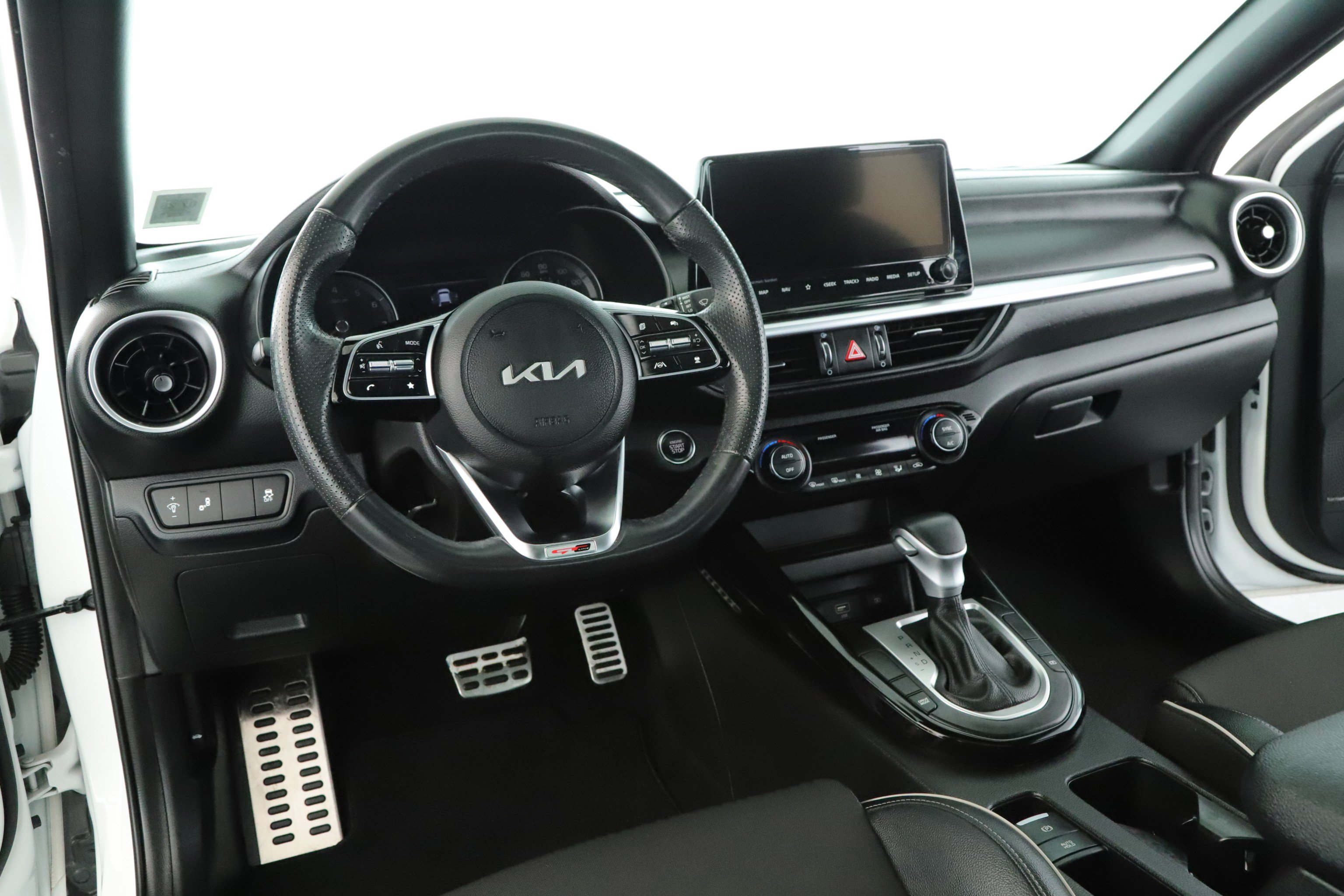 Used 2023 Kia Forte GT-Line w/ GT-Line Premium Package image 2