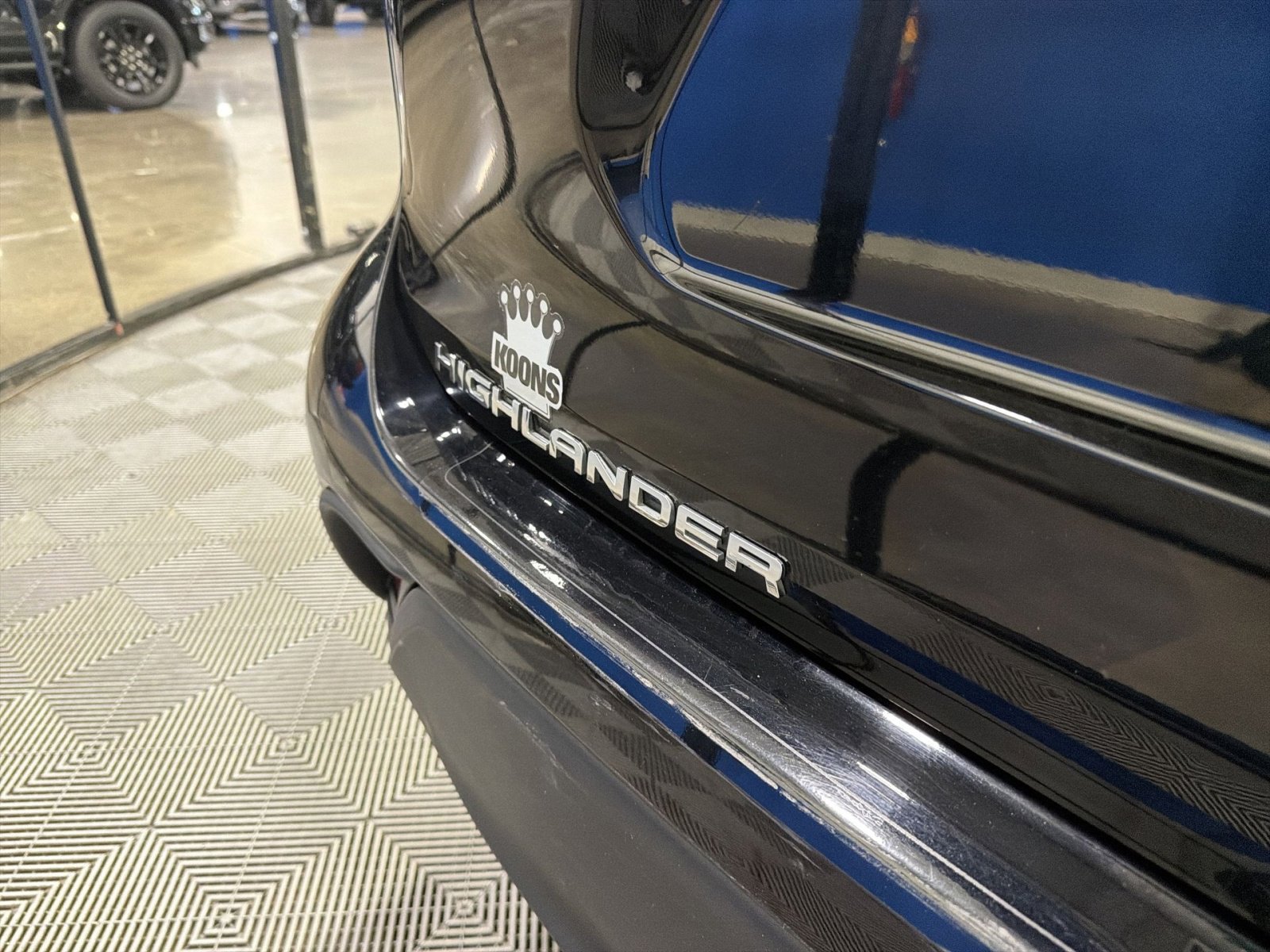Used 2021 Toyota Highlander XLE AWD/4WD image 19