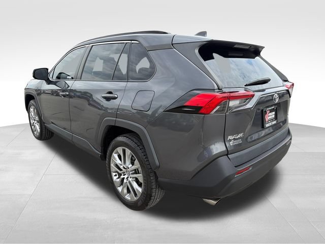 Used 2020 Toyota RAV4 XLE Premium FWD image 5