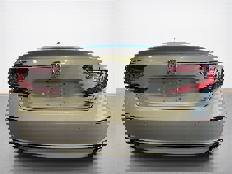 Used 2018 Honda Accord Touring image 5