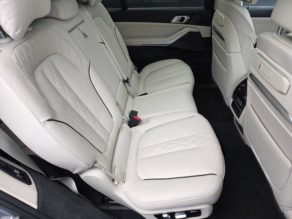 Certified 2024 BMW X7 xDrive40i w/ Premium Package AWD/4WD image 28