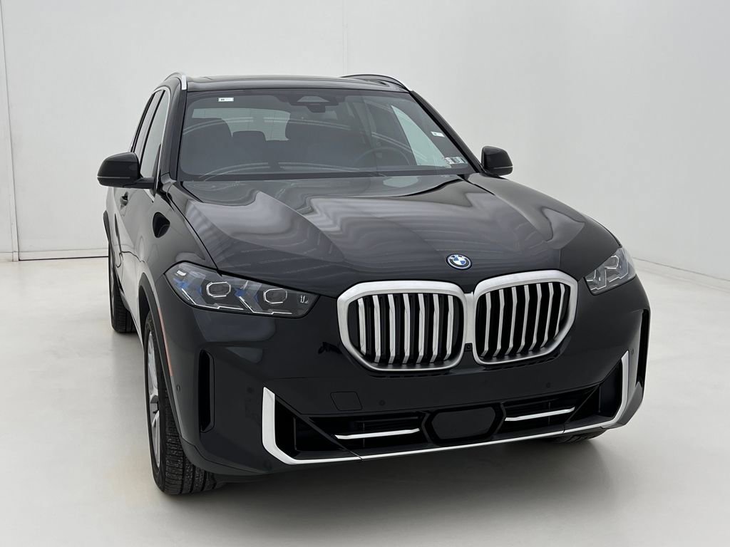 Certified 2025 BMW X5 xDrive50e w/ Premium Package image 4