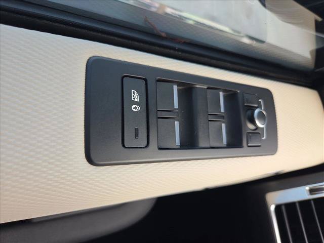 Used 2021 Land Rover Discovery HSE R-Dynamic AWD/4WD image 10