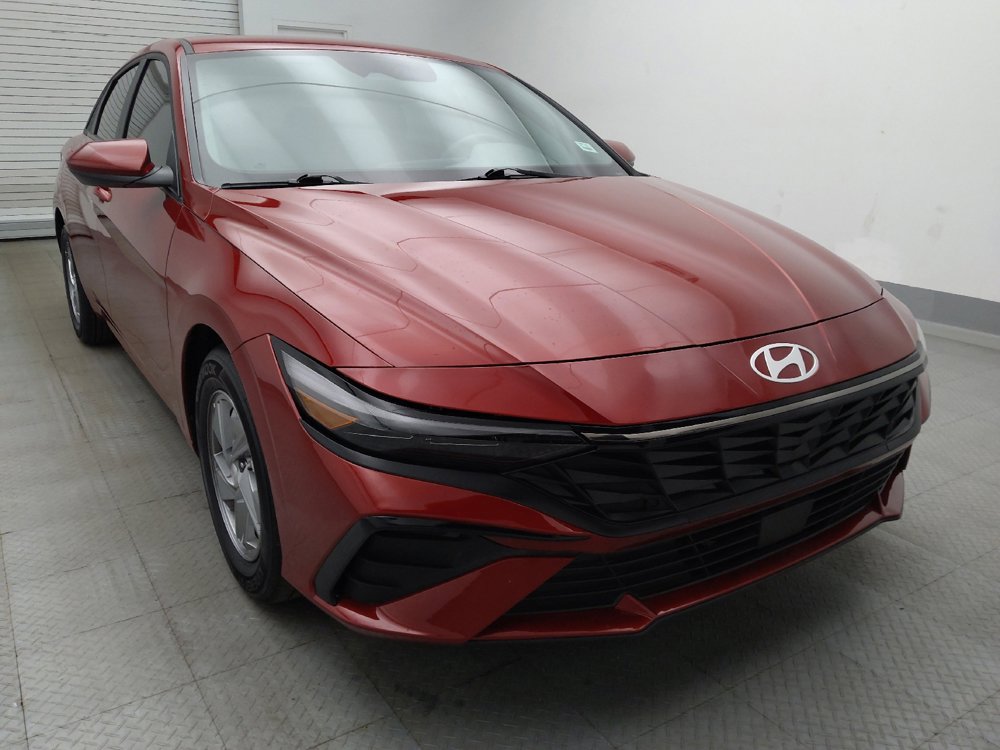 Used 2025 Hyundai Elantra SE FWD image 13