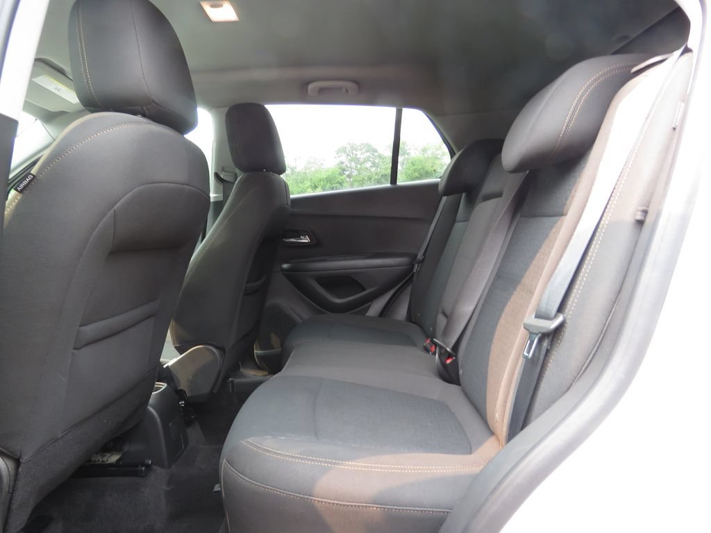 Used 2022 Chevrolet Trax LS w/ Tint and Cruise Package AWD/4WD image 19
