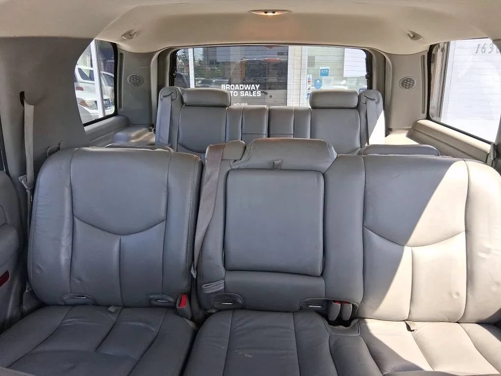 Used 2004 Chevrolet Tahoe LT w/ LT Preferred Equipment Group AWD/4WD image 17