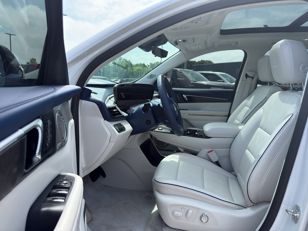 Certified 2025 Buick Enclave Avenir w/ Super Cruise Package FWD image 10