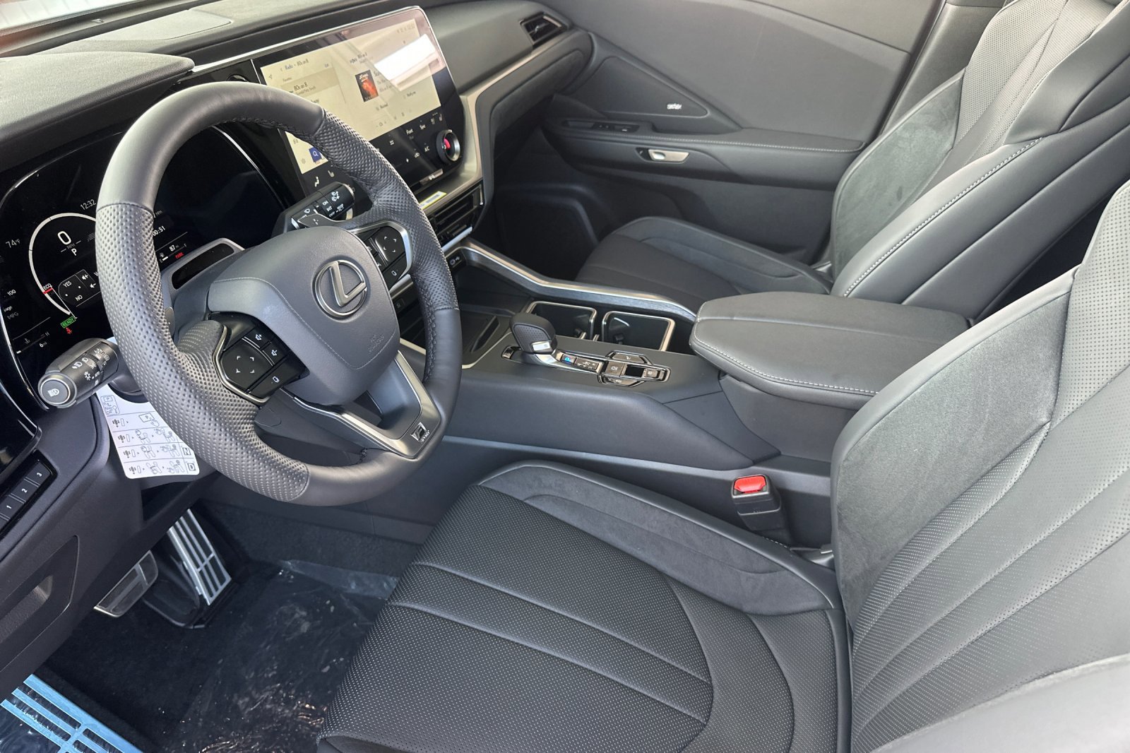 New 2026 Lexus TX 500h AWD image 10