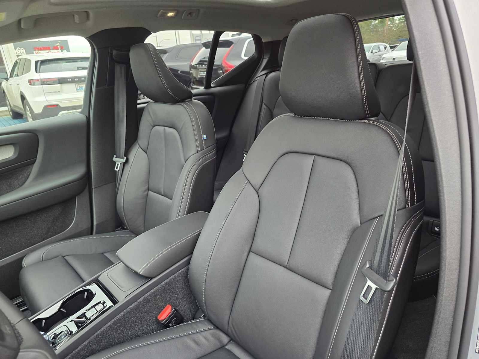 New 2026 Volvo XC40 B5 Plus w/ Protection Package Premier image 21